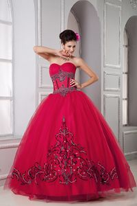 Red Sweetheart Embroidery Quinceanera Dresses in Tulle Wholesale