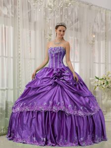 Purple Strapless Appliques and Pick-ups Pleated Quince Dresses