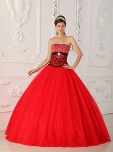 Eye-Catching Red Strapless Pleated Beading Sweet Sixteen Dresses