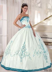 Affordable White Strapless Sweet 16 Dress with Teal Embroidery
