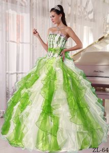Special White Dress for Sweet 16 with Spring Green Decoration