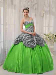 Spring Green Sweetheart Dresses for a Quince with Leopard Printing
