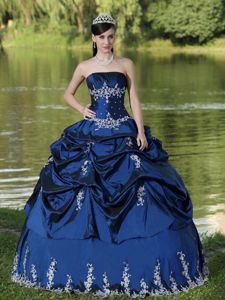 Beading Embroidery Royal Blue Quinces Dresses with Pick-ups