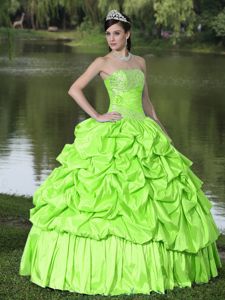 Beading Spring Green Pleated Quinceanera Dresses with Pick-ups