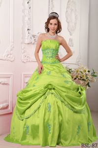 Embroidery Strapless Yellow Green Quince Gowns with Pick-ups