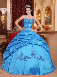 Sweetheart Aqua Blue Quince Dresses with Flower Embroidery