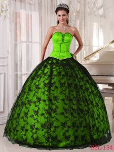 Hot Spring Green Dress for Quinceaneras with Black Lace Hem