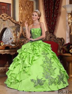 Spring Green Ruffled Sweet Sixteen Quinceanera Dresses with Appliques