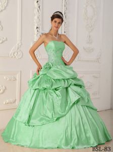 Apple Green Ruffled Pick-ups Sweet 15 Dresses with Hand Made Flowers