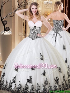 Hot Selling White Sweetheart Neckline Appliques Quinceanera Gowns Sleeveless Lace Up