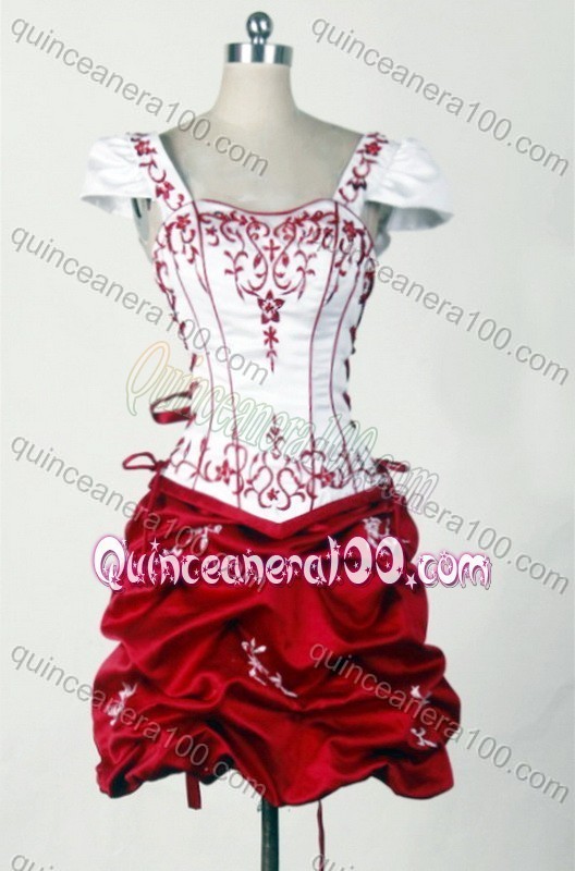 Classical White/Red Ball Gown Square Embroidery Quinceanera Dresses