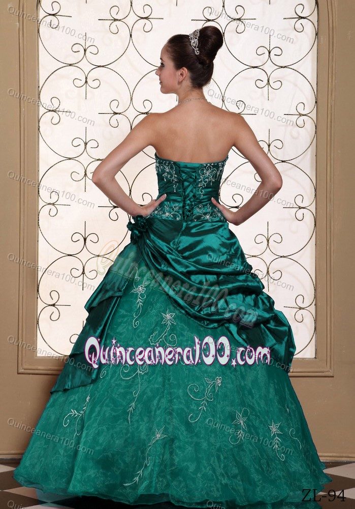 Embroidery Taffeta and Organza Sweet Sixteen Dresses with Ruches