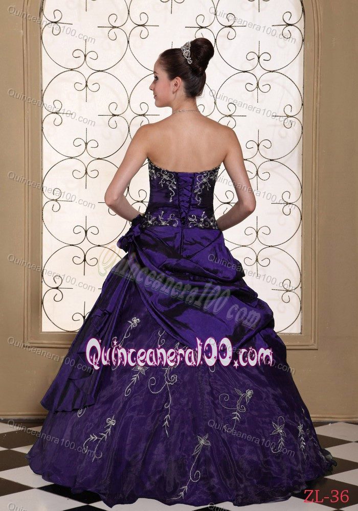 Strapless Purple Quinceanera Dresses with Embroidery for Rent