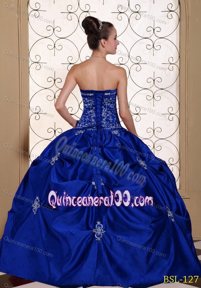 Royal Blue Embroidery Appliqued Quinceanera Dresses with Pick-ups