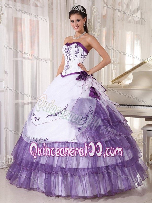 Embroidery Purple and White Sweet 16 Dresses with Side Flowers
