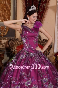 2014 New Fashion V-neck Quinceanera Dress with Embroidery and Hand Made Flowers