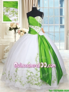 Best Selling Handmade Flower and Embroideried Quinceanera Dress in White