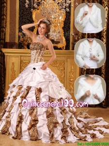 2016 Pretty White Quinceanera Gowns with Beading and Ruffles