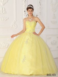 Floor-length Sweetheart Quinces Gown in Yellow with Appliques