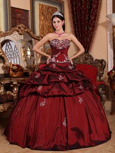 Floor-length Sweet Sixteenth Dresses with Appliques in Wine Red