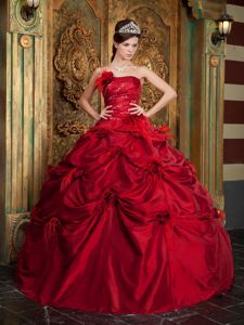 Luxurious Red Bubbled 2013 Quinceanera Ball Gown with Feathers
