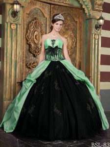 Black and Apple Green Sweet Sixteen Dresses with Appliques