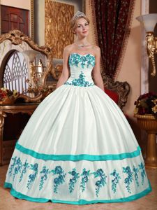 Appliques White Taffeta Quinceanera Dress with Sweetheart
