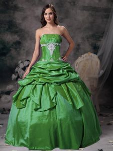 Green Ruffles Overlay for White Appliques Quinceanera Gown Dresses