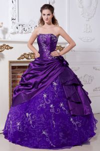 Purple Embroidery Quinceanera Dress Made in Taffeta and Organza
