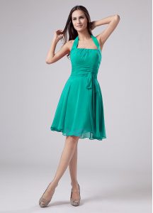 Traditional Halter Top Sleeveless Mother of the Bride Dress Knee Length Ruching Turquoise Chiffon