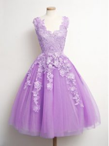 V-neck Sleeveless Quinceanera Court of Honor Dress Knee Length Appliques Lilac Tulle