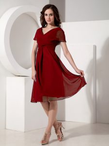 Short Sleeves Knee Length Ruching Zipper Mother of the Bride Dress with Red