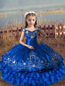 Hot Selling Royal Blue Off The Shoulder Lace Up Embroidery and Ruffled Layers Little Girls Pageant Gowns Sleeveless