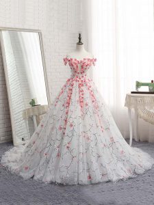 White Lace Up Off The Shoulder Appliques Quinceanera Gowns Tulle Sleeveless Brush Train