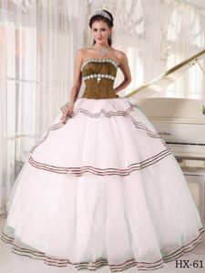 Brown and White Dresses For a Quince Decorated Brown Hemline