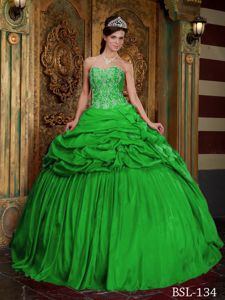 2013 New Taffeta Pick-ups Beaded Green Quinceanera Gowns