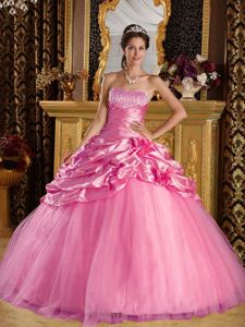 New Arrival Rose Pink Sweet 15 Dresses with Beading and Flowers