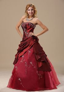 Voguish Embroidery Strapless Dresses for a Quince in Burgundy