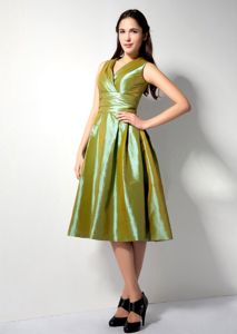 Ruched A-line V-neck Olive Green Tea-length Taffeta Dama Dress