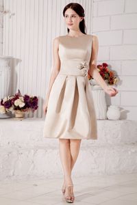 Champagne Bateau Knee-length Quince Dama Dresses with Hand Made Flowers