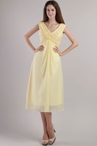 The Most Popular Light Yellow Empire V-neck Tea-length Dama Dresses