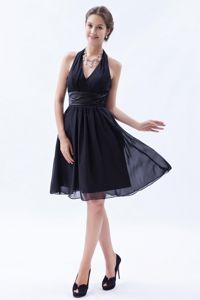 Fashionable Ruched Halter Knee-length Chiffon Party Dama Dresses