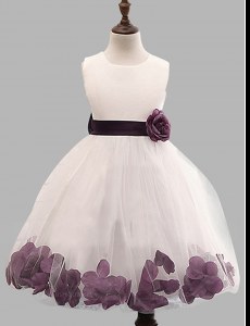 Superior Scoop Sleeveless Tulle Floor Length Zipper Flower Girl Dresses in White with Appliques and Hand Made Flower