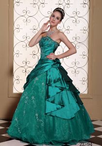 Embroidery Taffeta and Organza Sweet Sixteen Dresses with Ruches