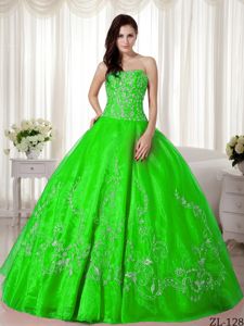 Cheap Spring Green Strapless Dress for Sweet 16 with Embroidery