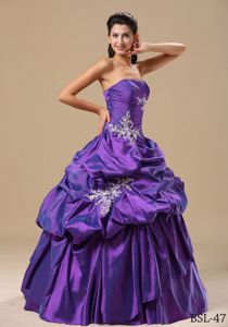 Qualified Purple Strapless Dresses for Quinceanera with Appliques