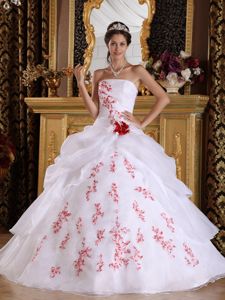 White Princess Pick-ups Dresses for a Quince with Red Appliques
