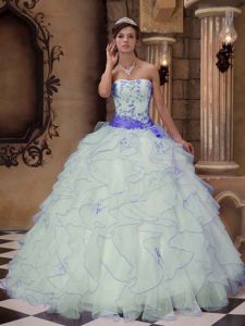 Dressy White Ball Gown Embroidery Sweet 15 Dresses with Ruffles