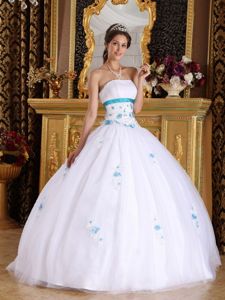 2015 White Ball Gown Strapless Quinceanera Gown with Appliques