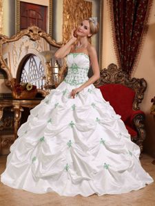 Princess White Strapless Appliques Sweet 16 Dresses with Pick-ups